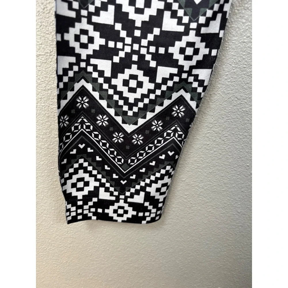 NO BOUNDARIES Juniors L Black White Chevron Print Seamless Ankle‎ Leggings NEW - Picture 3 of 11
